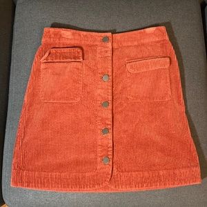 Cute corduroy skirt! Size 4, Loft, never worn!